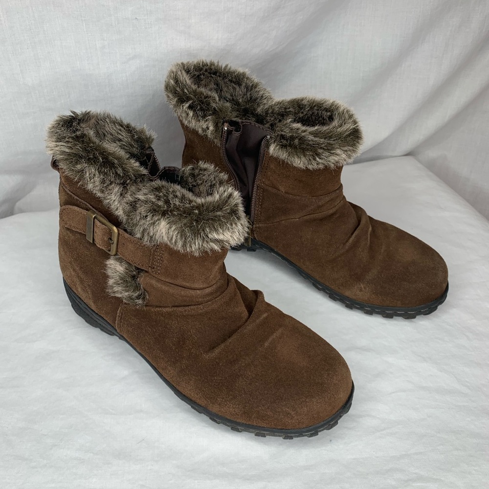 Khombu Lindsey suede faux fur side zip ankle boots size9M